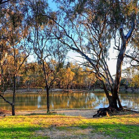 Deniliquin Riverside Caravan Park Eksteriør billede