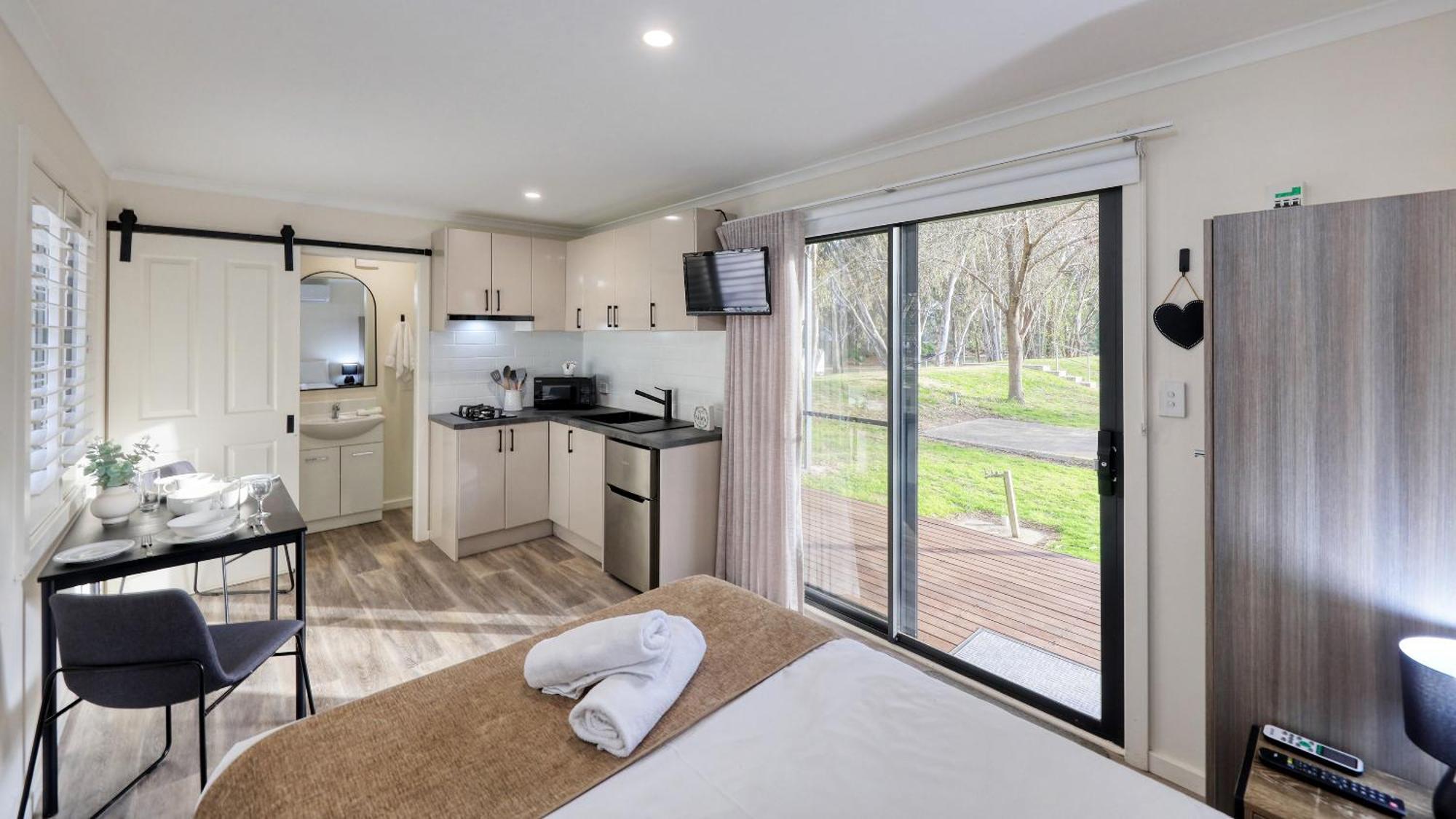 Deniliquin Riverside Caravan Park Eksteriør billede