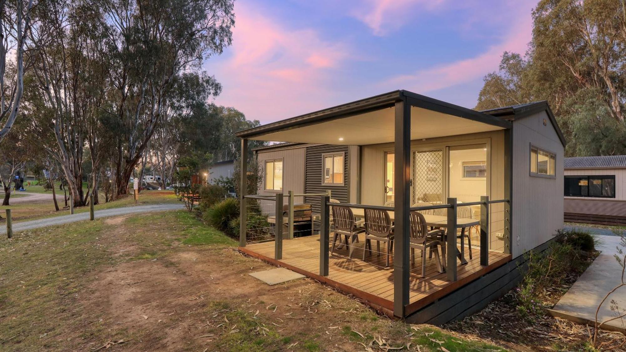 Deniliquin Riverside Caravan Park Eksteriør billede