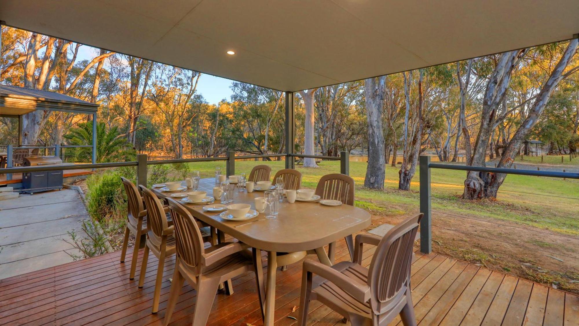 Deniliquin Riverside Caravan Park Eksteriør billede