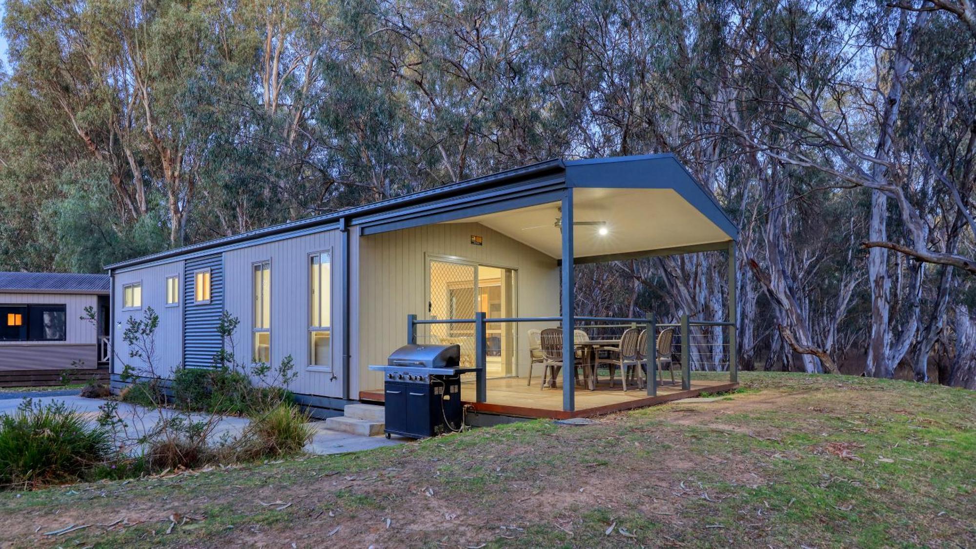 Deniliquin Riverside Caravan Park Eksteriør billede