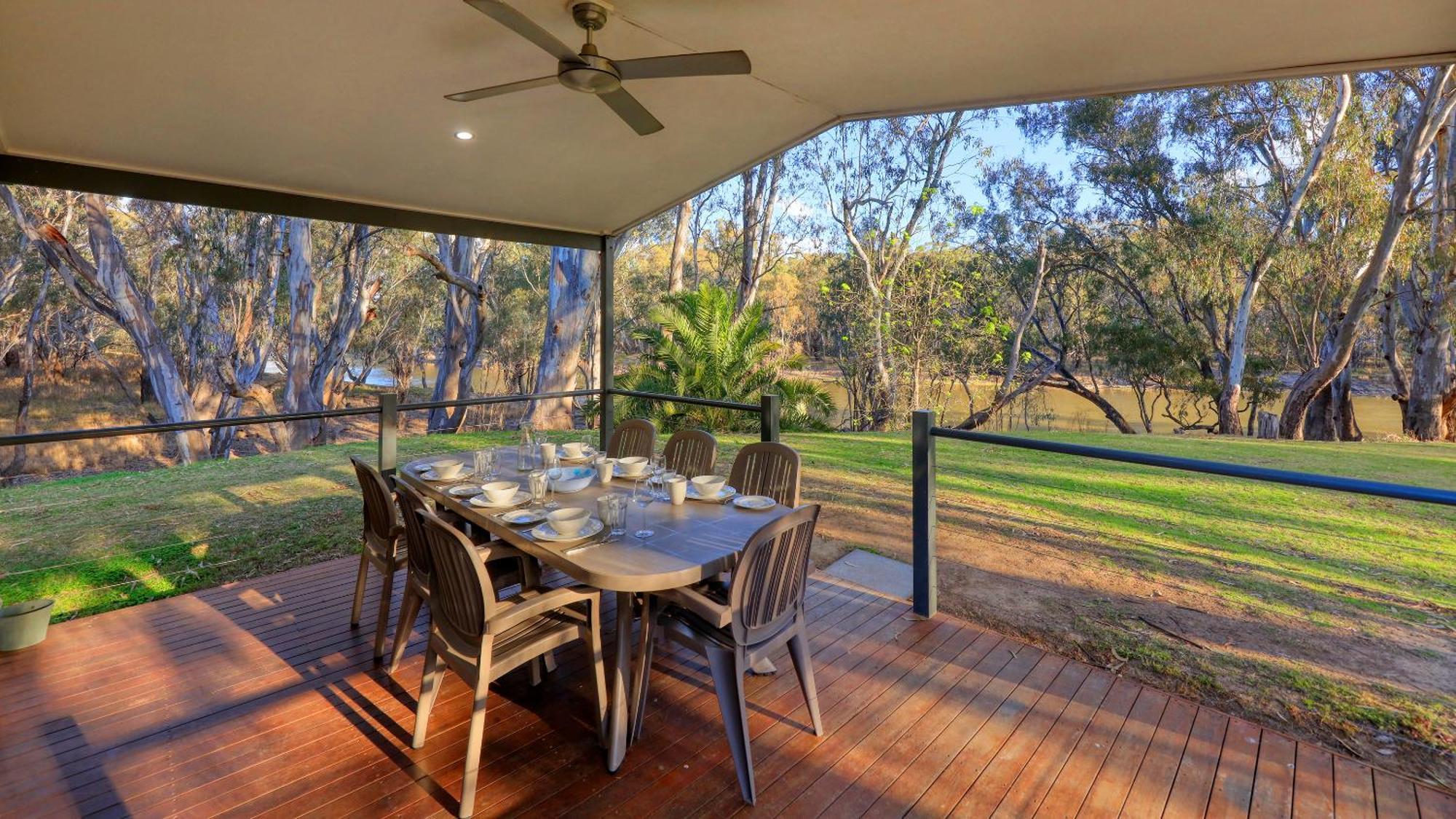 Deniliquin Riverside Caravan Park Eksteriør billede