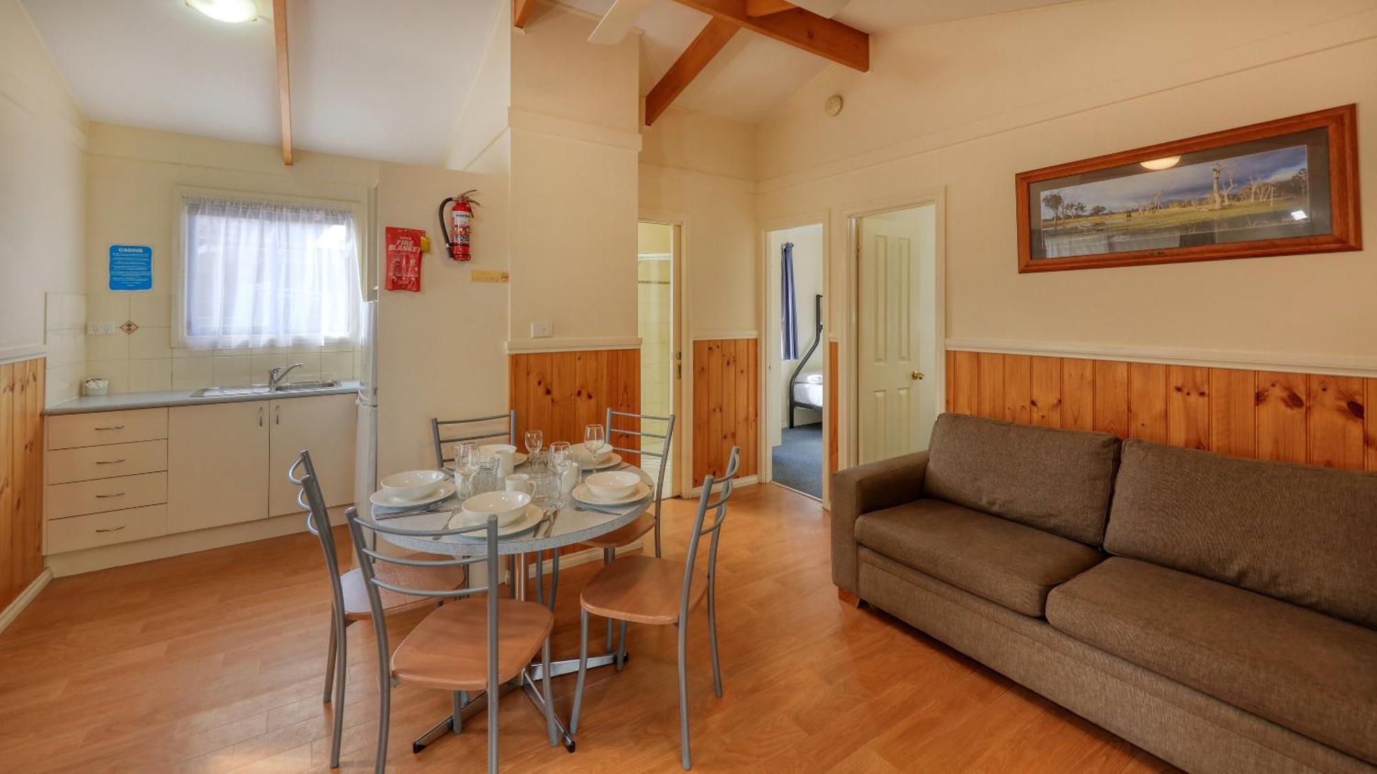 Deniliquin Riverside Caravan Park Eksteriør billede